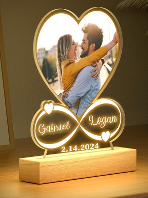 Персонализирана рамка за снимки с LED светлина – светещ подарък за специални поводи