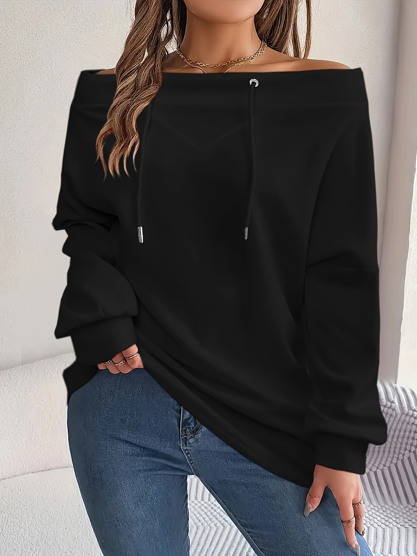 Oversize дамски пуловер с открити рамене – свободен суичърт за пролет и есен - Image 7