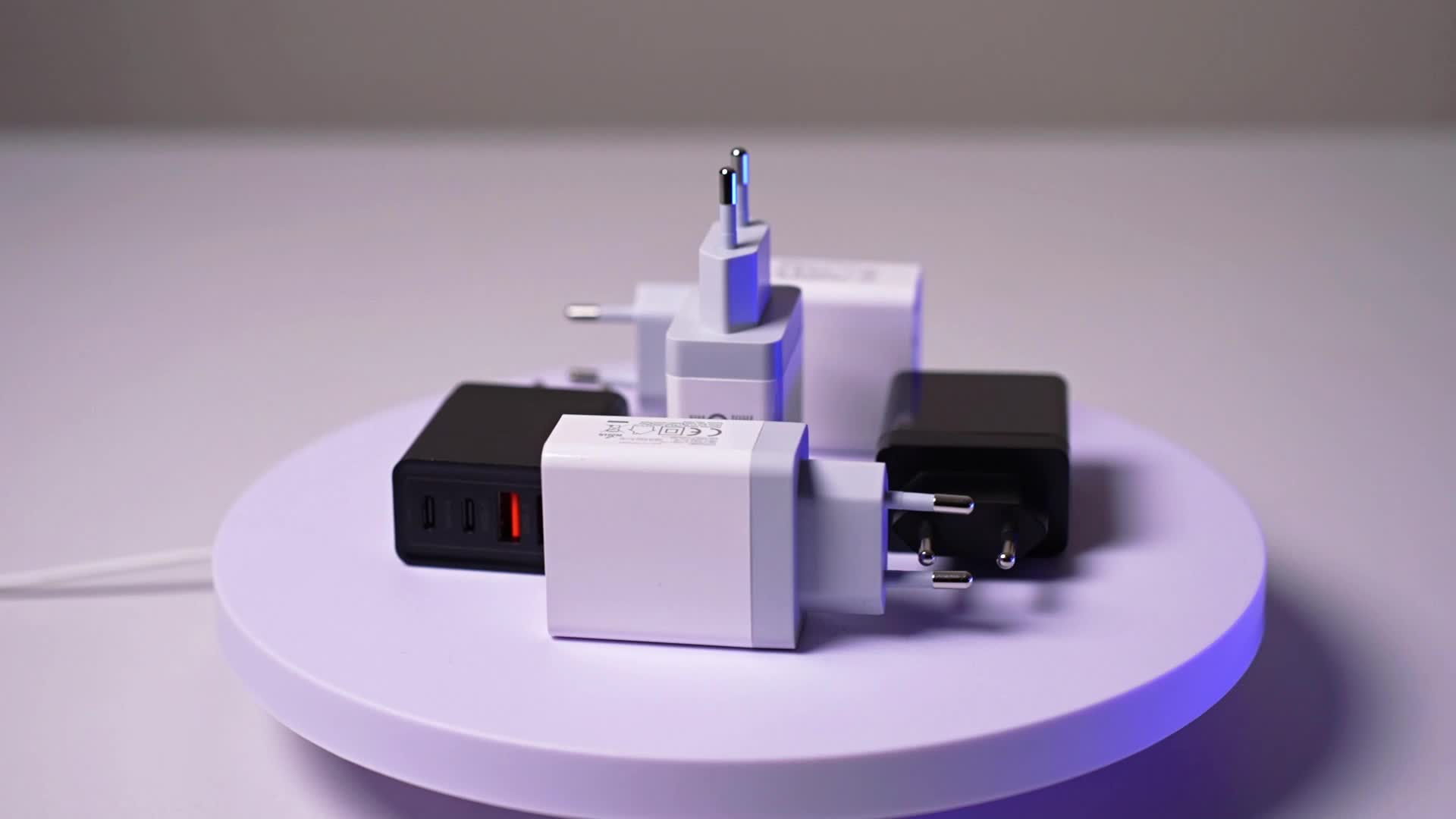 Универсален 4‑портов заряден адаптер – USB A+C, компактен дизайн, подходящ за телефони и таблети - Image 10