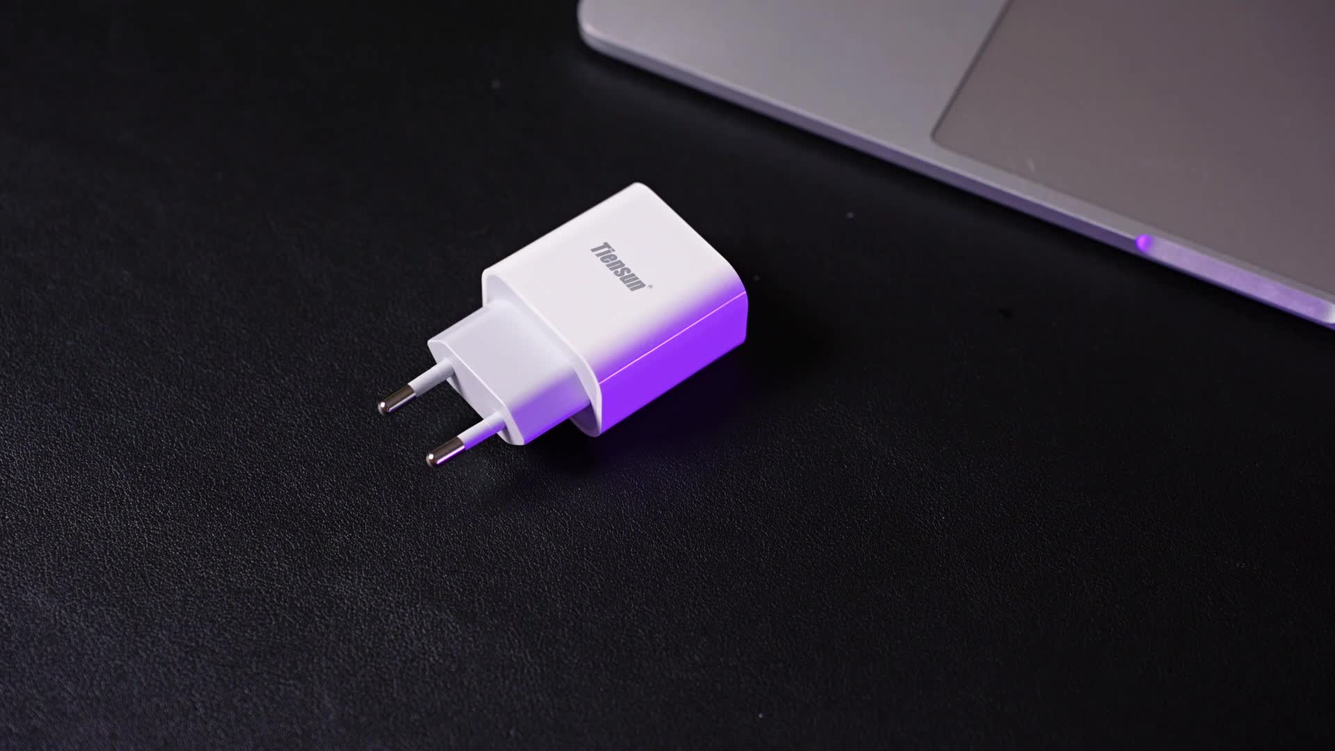 Компактно бързо зарядно TIENSUN – 3‑портов USB A+C адаптер, универсално 220–240V - Image 10