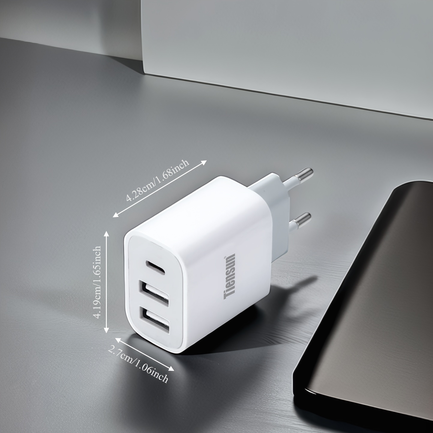 Компактно бързо зарядно TIENSUN – 3‑портов USB A+C адаптер, универсално 220–240V - Image 2