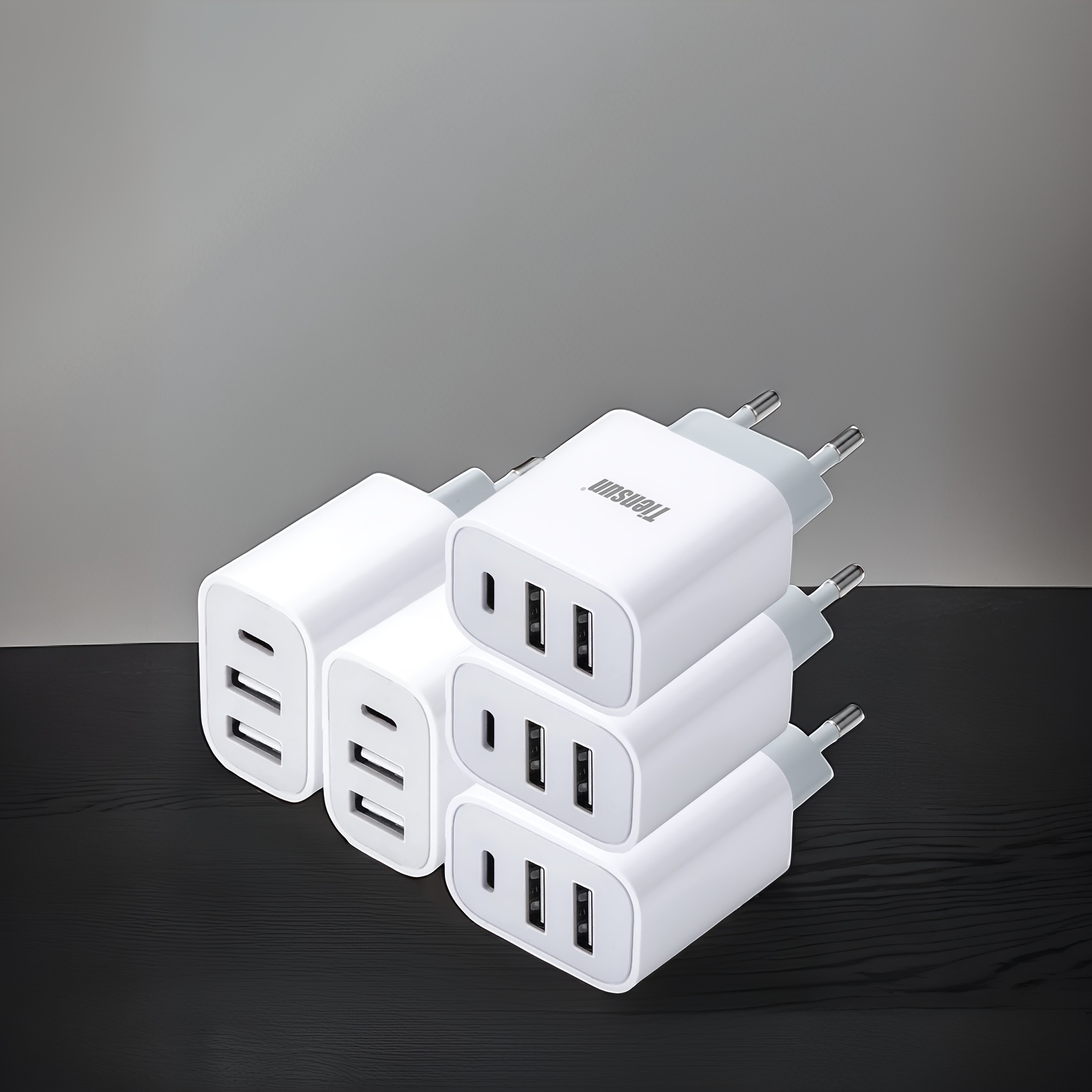 Компактно бързо зарядно TIENSUN – 3‑портов USB A+C адаптер, универсално 220–240V - Image 4