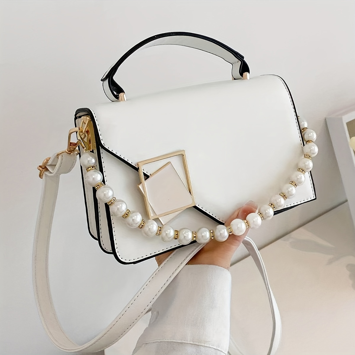 Стилни дамски чанти – избор от тоут, crossbody и малки чанти